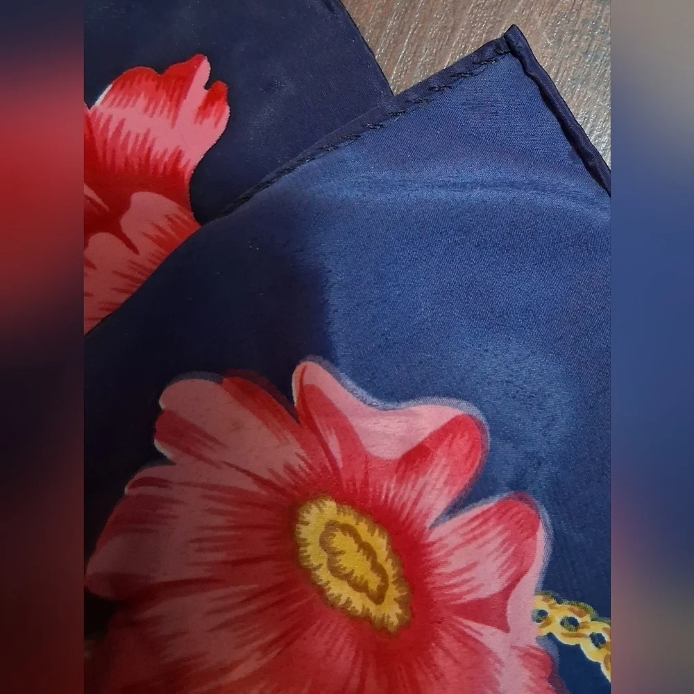 EUC Vintage 90s RARE Chanel 31 Rue Cambon Blue Silk Floral Gold Chain Scarf